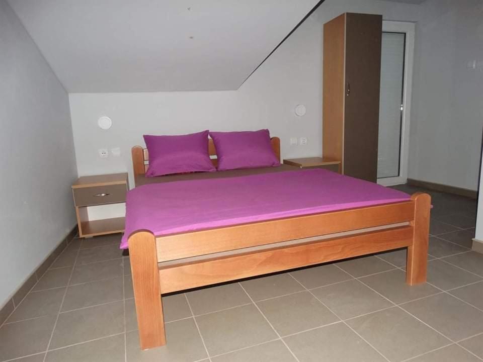 Vila Jenic Soko Banja Rom bilde